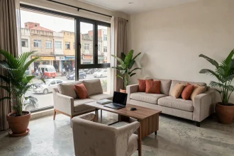 Appartement meublé moderne à Dakar avec espace de travail pour séjour professionnel